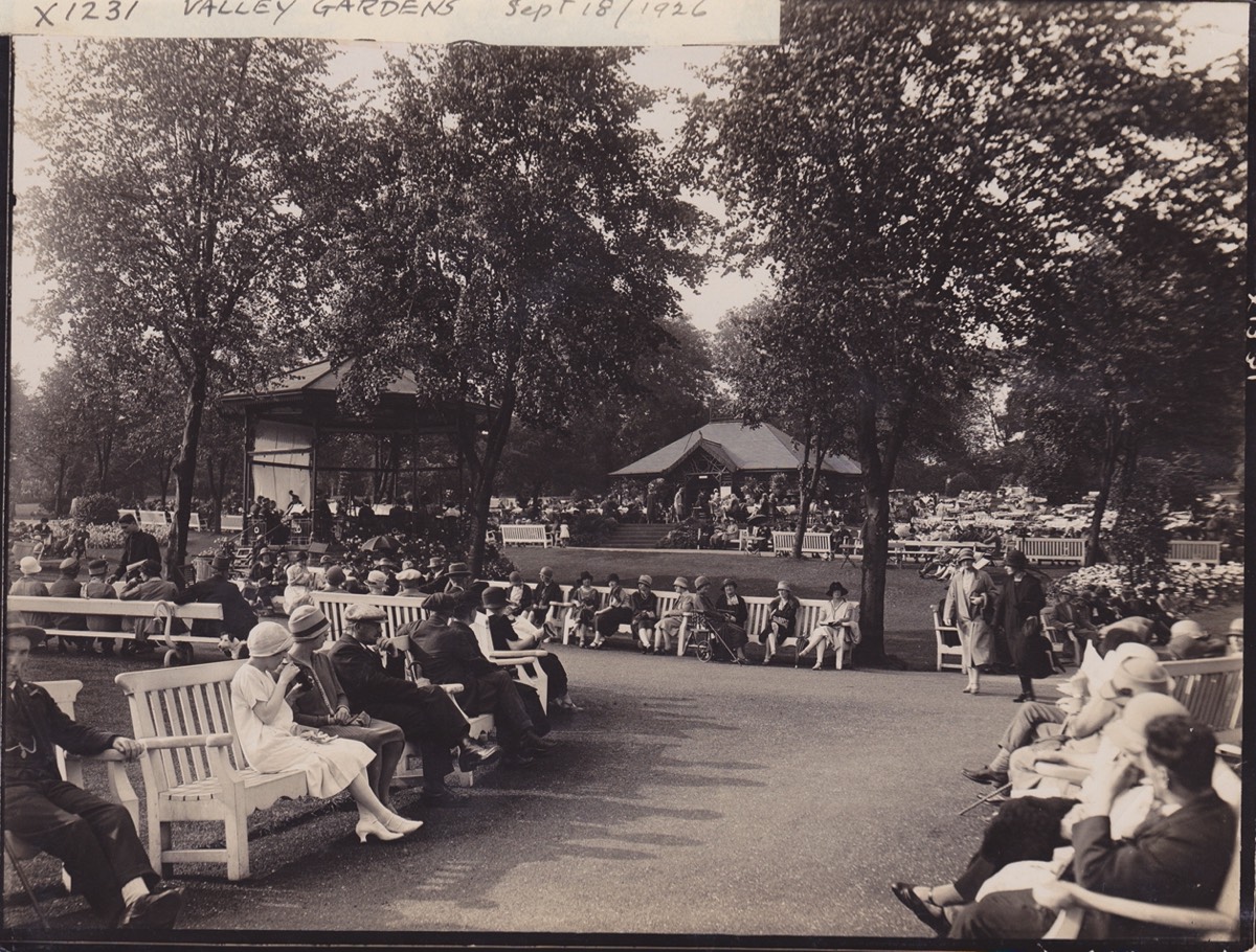 Open Bandstand and Tea House c. 18 Sep 1926*
